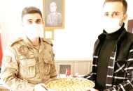 Salgın sürecinde kesintisiz görev yapan kurumlara baklava ikramı