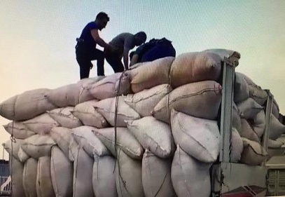 Saman arası uyuşturucu sevkiyatı Kamyonda bulunan 3 zanlı gözaltına alındı