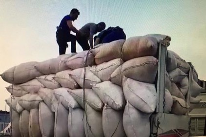 Saman arası uyuşturucu sevkiyatı Kamyonda bulunan 3 zanlı gözaltına alındı
