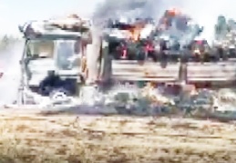 Saman balyası yüklü tır alev aldı