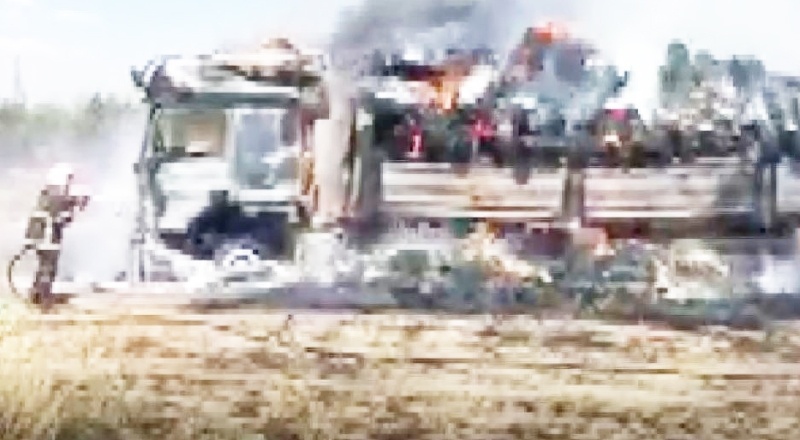 Saman balyası yüklü tır alev aldı