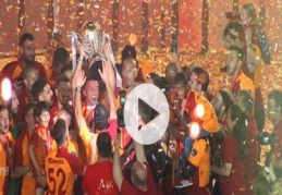 Şampiyon Galatasaray kupasını aldı