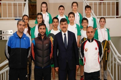 Şampiyon raketler yarı finaller öncesi moral depoladı 