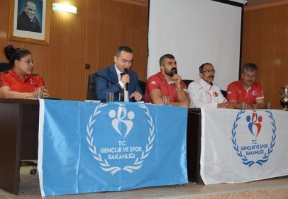 ‘Şampiyon Sporcular Öğrencilerle Buluşuyor’
