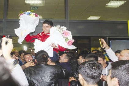 Şampiyona krallar gibi karşılama