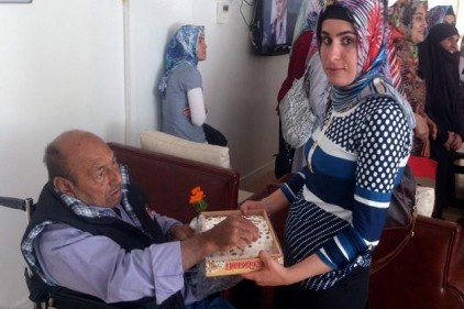 Samsatlılar Gaziantep Huzurevi&#8217;ni ziyaret etti 
