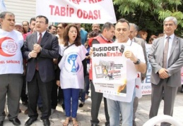 Samsun’daki doktor cinayeti için protesto gösterisi 