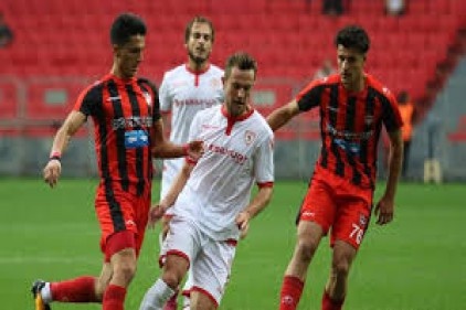 Samsunspor, sahasında karşılaştığı Gaziantepspor&#8217;u 2-0 yendi
