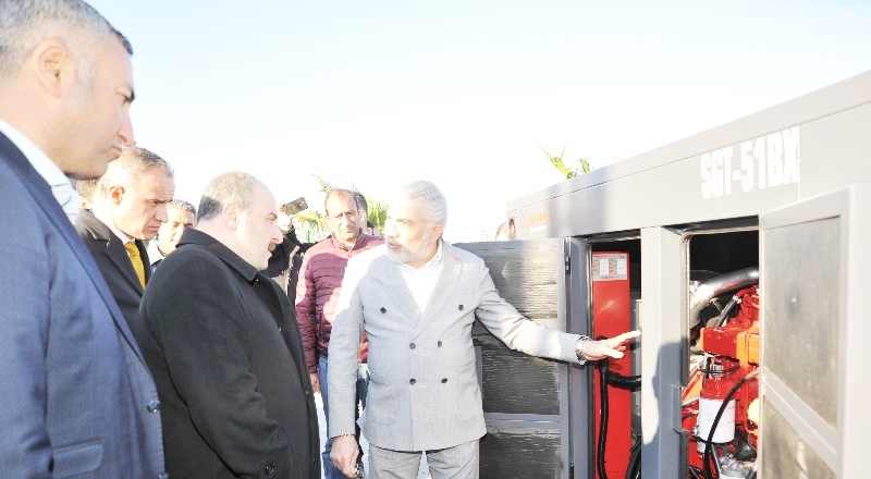 Sanayi ve Teknoloji Bakanı Mustafa Varank, yerli motorlu starkgen jeneratörü inceledi