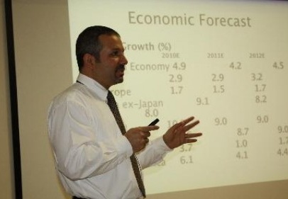 Sanayici yatırım için acele etmemeli 