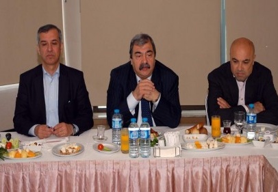 Sanayicinin duygusal değil ticari düşünmesi gerek