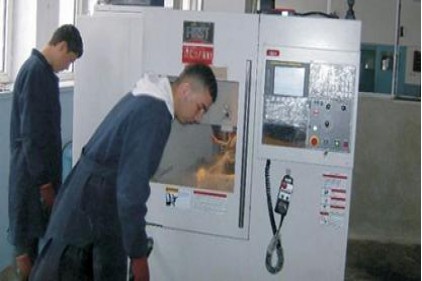 Sanayide kalifiye eleman sorununa çözüm bulunacağına inanıyoruz