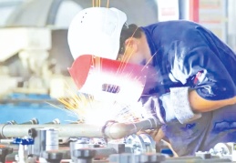 Sanayide üretim nisanda yıllık yüzde 66 arttı, aylık yüzde 1 daraldı