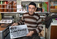 Sandık ve çuvallar için şablon hazırlıyor