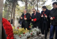 Sani Konukoğlu, mezarı başında anıldı