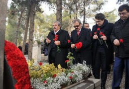 Sani Konukoğlu, mezarı başında anıldı