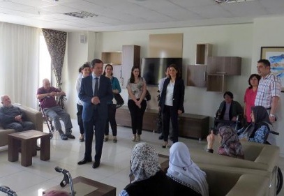 Sani Konukoğlu Vakfı, muhtaçları ziyaret etti