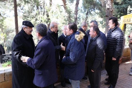 Sani Konukoğlu, vefatının 26&#8217;ncı yılında kabri başında anıldı