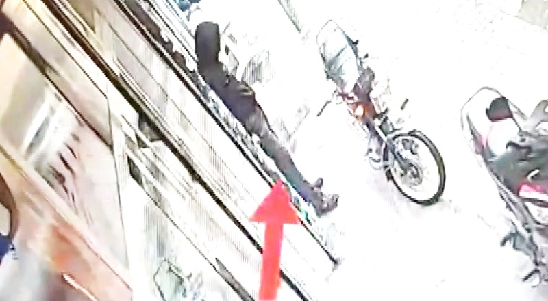 Saniyeler içinde motosiklet çaldı