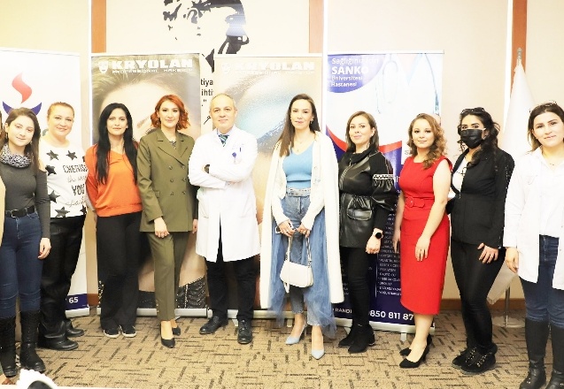 SANKO Hastanesi Romatoloji Uzmanı Doç. Dr. Bünyamin Kısacık: “Tedavi ederken psikolojik açıdan rahatlamalarını da çok önemsiyoruz”