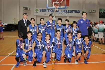 SANKO Okulları basketbolda il şampiyonu