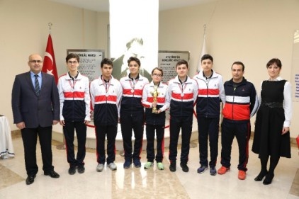 Sanko Okulları Genç Erkekler Masa tenisi takımı il ikincisi oldu 