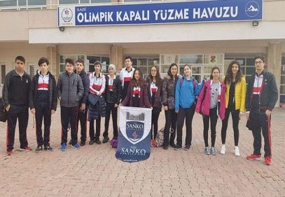 SANKO Okulları Genç Kızlar Yüzme Takımı bölge üçüncüsü oldu