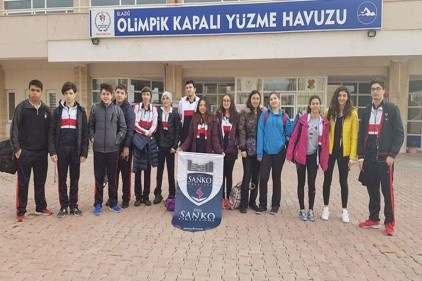 SANKO Okulları Genç Kızlar Yüzme Takımı bölge üçüncüsü oldu