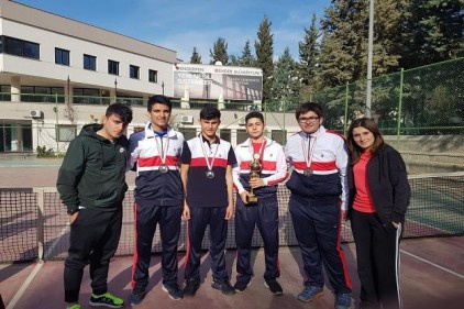 SANKO Okulları Gençler Erkek Tenis Takımı il ikincisi oldu