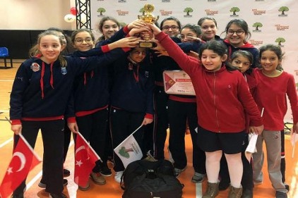 SANKO Okulları ikincilik ve üçüncülük kupasını aldı