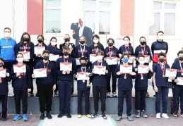 SANKO Okulları Kız Basketbol Takımı birincilik kupasını kucakladı