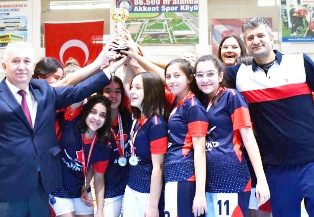 SANKO Okulları kız voleybol takımı il ikincisi oldu
