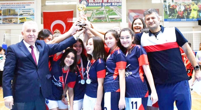 SANKO Okulları kız voleybol takımı il ikincisi oldu