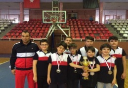 Sanko Okulları küçük erkek masa tenisi takımı il ikincisi oldu
