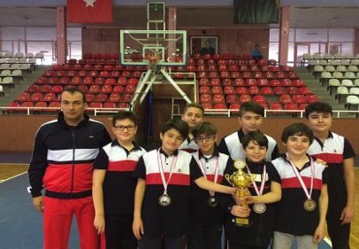 Sanko Okulları küçük erkek masa tenisi takımı il ikincisi oldu