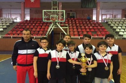 Sanko Okulları küçük erkek masa tenisi takımı il ikincisi oldu