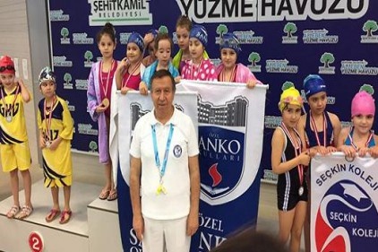 SANKO Okulları Minik Kızlar B Kategorisi Takımı il birincisi oldu