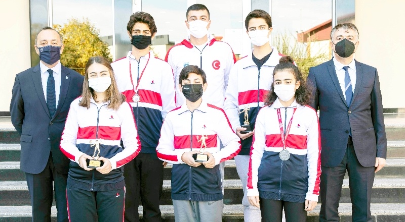 SANKO Okulları öğrencilerinin madalya sevinci