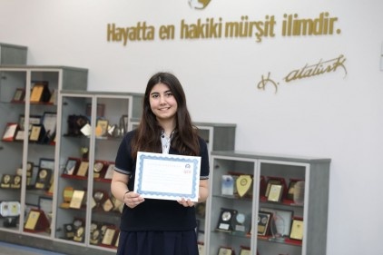 SANKO okulları öğrencisi Azra Akkuş&#8217;a büyük ödül 