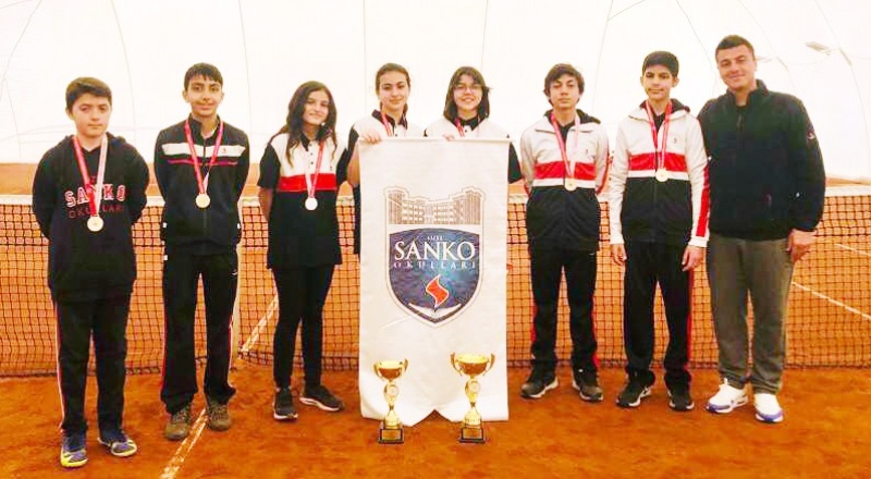 SANKO Okulları Yıldız Erkek Tenis Takımı il birincisi, Yıldız Kız Tenis Takımı ise il ikincisi oldu