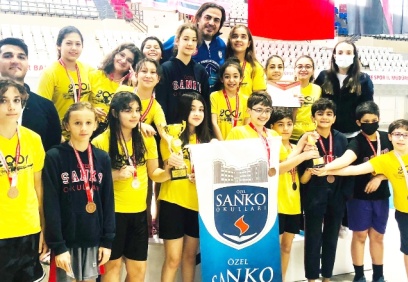SANKO Okulları yüzmede 39 madalya ve 2 kupa kazandı