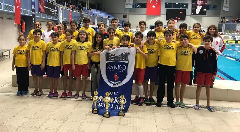 SANKO Okulları yüzücüleri, iki birincilik, bir üçüncülük aldı
