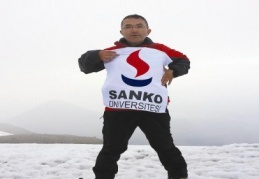SANKO Üniversitesi bayrağını Ağrı’nın zirvesinde dalgalandırdı