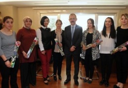 SANKO Üniversitesi’nde, “8 Mart Dünya Kadınlar Günü” karanfillerle kutlandı