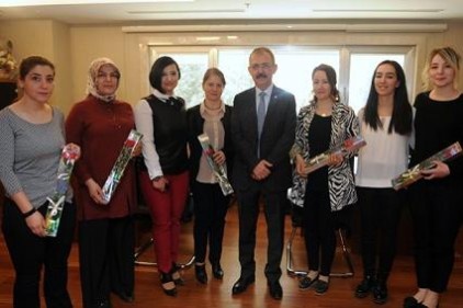 SANKO Üniversitesi&#8217;nde, &#8220;8 Mart Dünya Kadınlar Günü&#8221; karanfillerle kutlandı