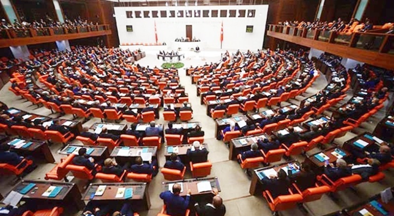 Sansür yasası AKP'liler arasında da endişe yarattı: 29. maddeye itiraz var