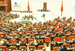 Sansür yasası, seçim endişesi nedeniyle ertelendi