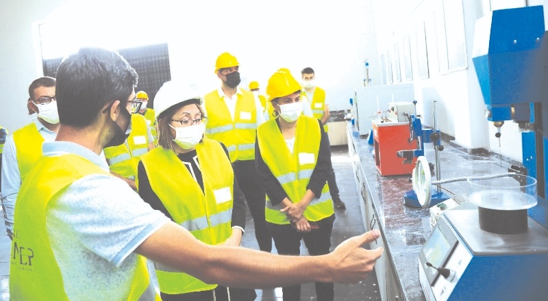 Şantiye alanında saate 400 ton kapasiteli taş kırım tesisi var