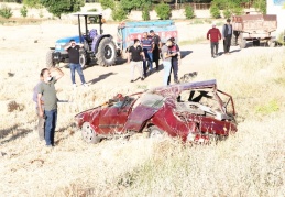 Şarampole yuvarlanan otomobil hurdaya döndü