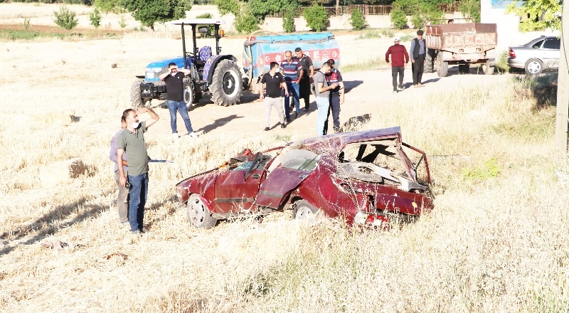 Şarampole yuvarlanan otomobil hurdaya döndü